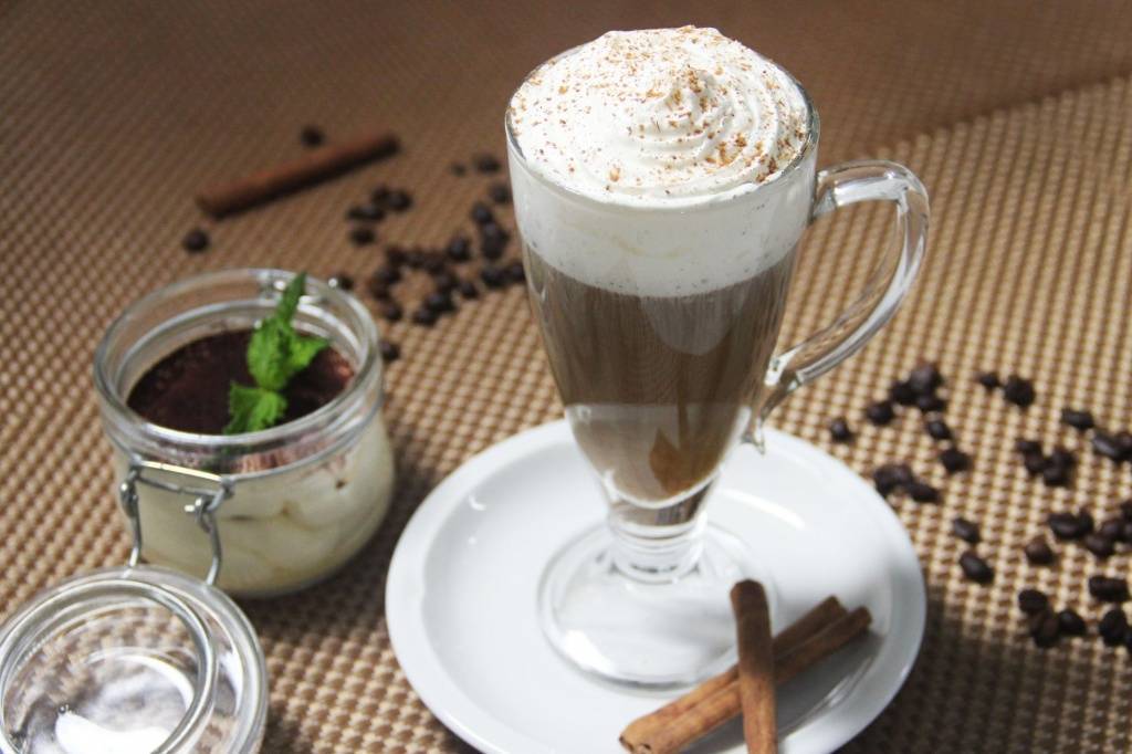 Кофе с мороженым – 8 рецептов, как сделать кофе гляссе в домашних условиях - rus-womens