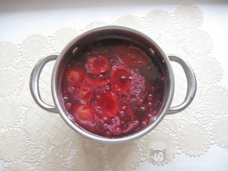 Рецепт киселя с крахмалом из замороженных ягод