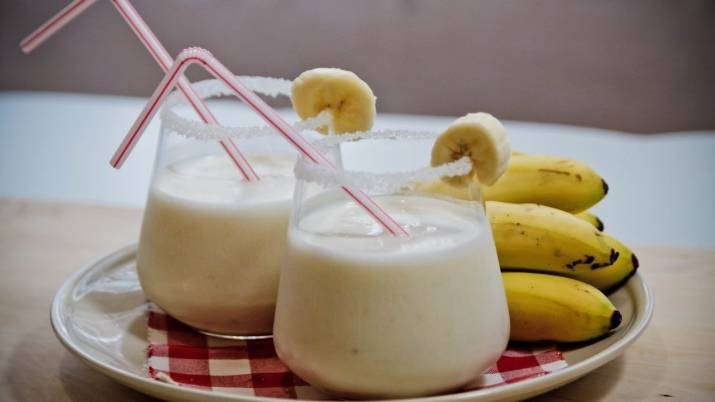 Смузи с бананом в блендере: рецепты, как сделать банановый коктейль