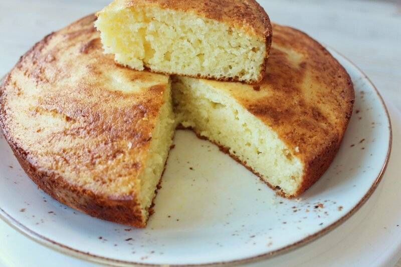 Манник на кефире — 9 рецептов очень вкусного и воздушного манного пирога