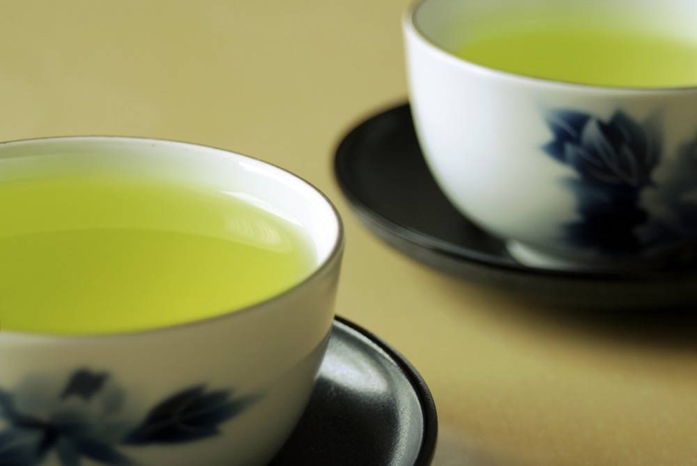 Зеленый чай с молоком: польза и вред для женщин и мужчин, рецепт и калорийность. можно ли пить его для похудения каждый день и как правильно заваривать?