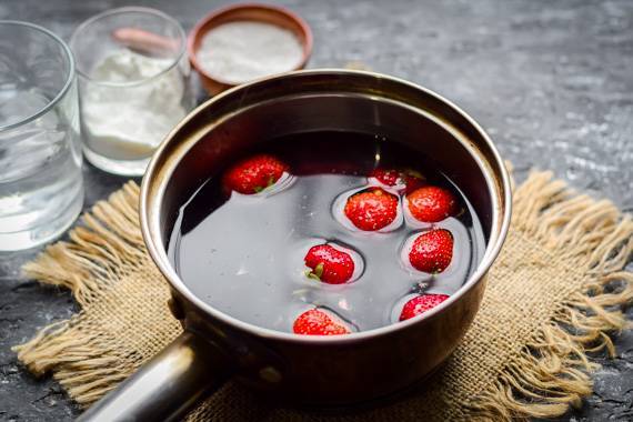 Кисель из ягод - 8 рецептов из свежих и замороженных, с фото