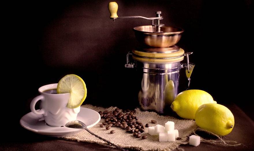Кофе с лимоном — польза и вред, как называется ☕