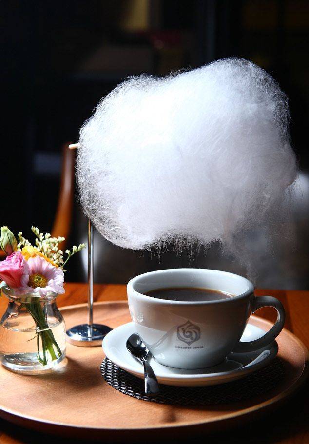 Кофе с облаком сахарной ваты