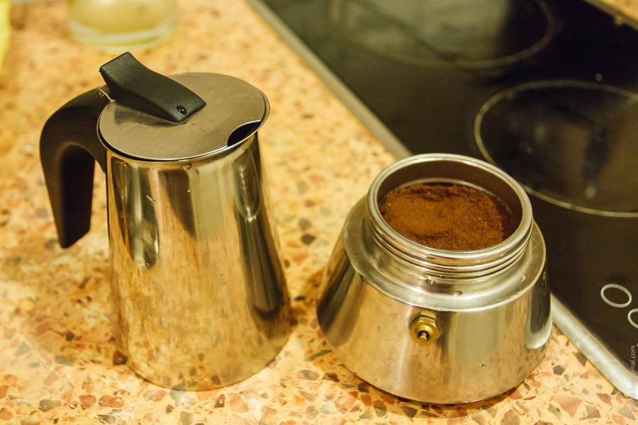 Как варить кофе в гейзерной кофеварке на газу