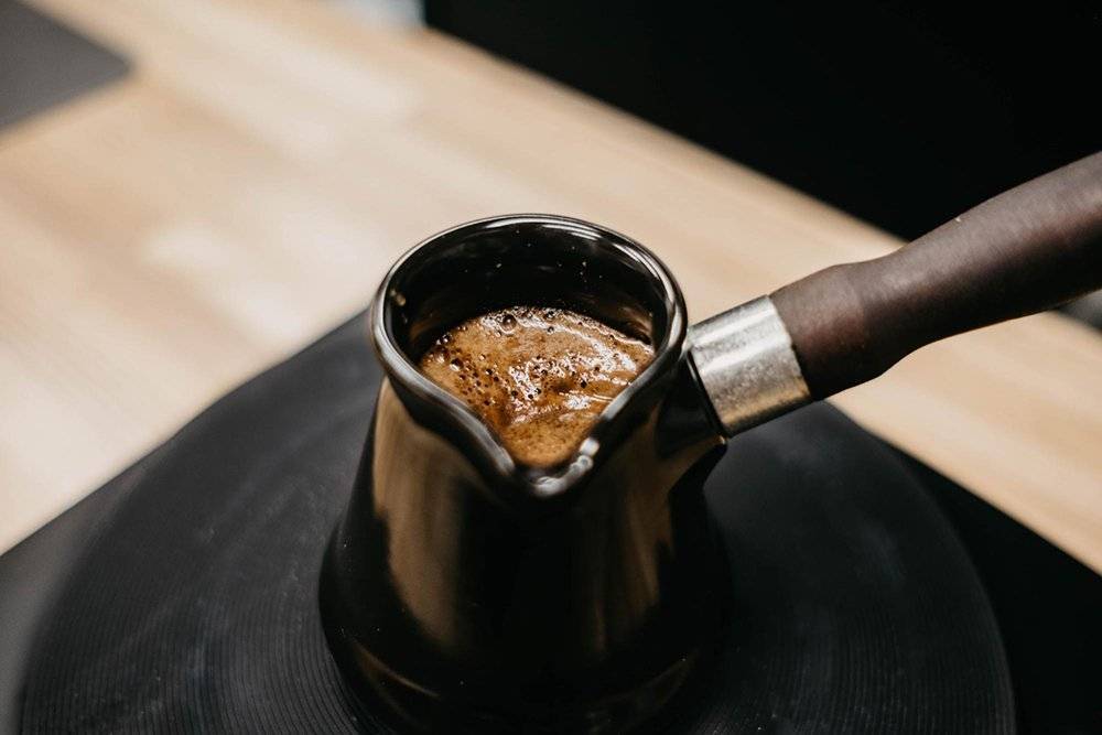 Как варить молотый кофе в кастрюле на плите