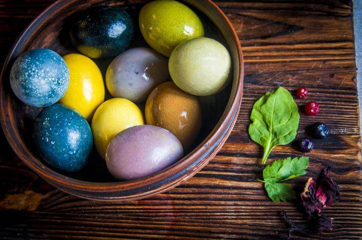 Как покрасить яйца на пасху 2021 пищевыми красителями (пошаговые мастер-классы и видео)