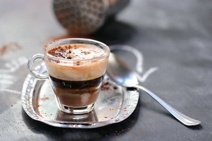 Как приготовить кофе гляссе самостоятельно, а так же как подается напиток и сколько в нем калорий