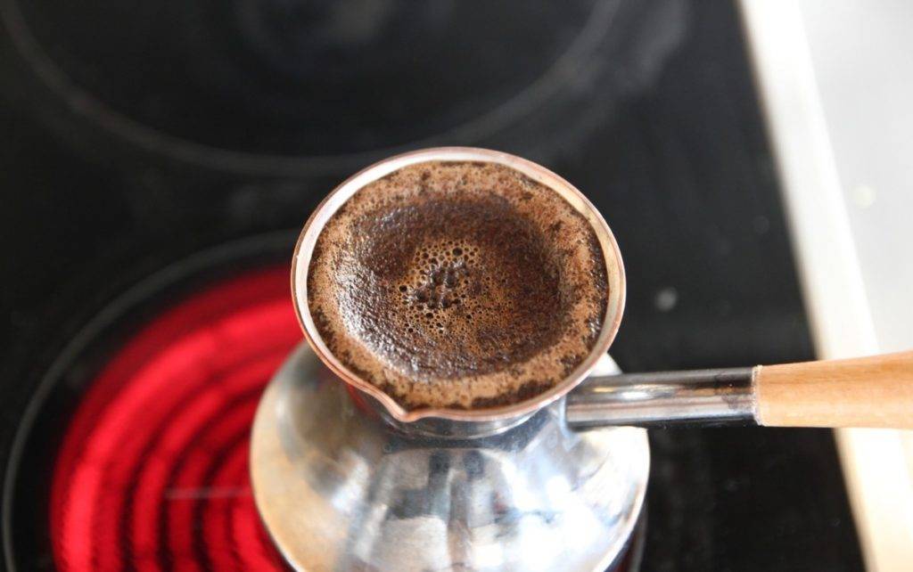 Популярные рецепты приготовления кофе в турке на газовой плите. как правильно варить вкусный напиток дома?