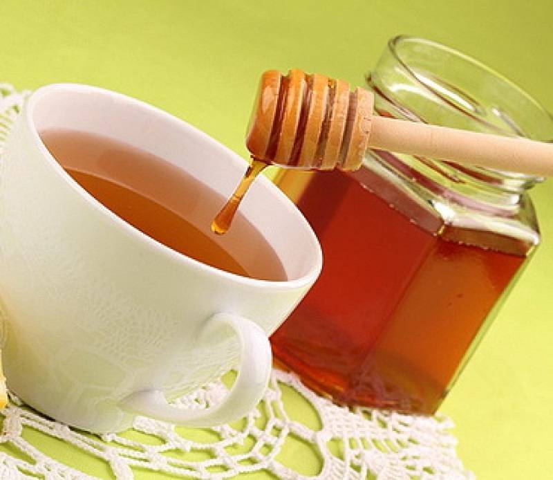 Почему стоит пить натощак воду с медом по утрам