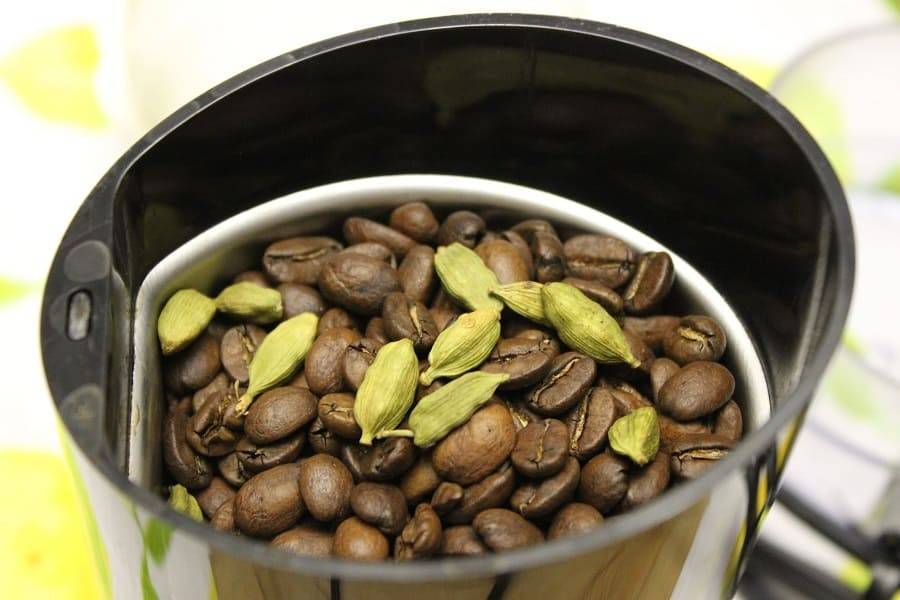 Кофе с кардамоном: полезные свойства, рецепт арабского кофе