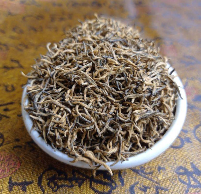 Красный китайский чай цзинь цзюнь мэй — золотые брови