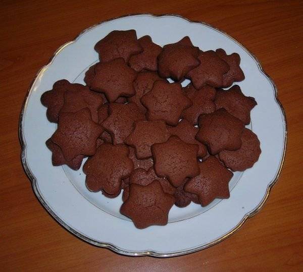 Шоколадное печенье с творожной начинкой и какао