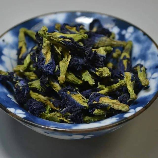 5 полезных свойств синего чая анчан из тайланда, а также его вред и противопоказания
