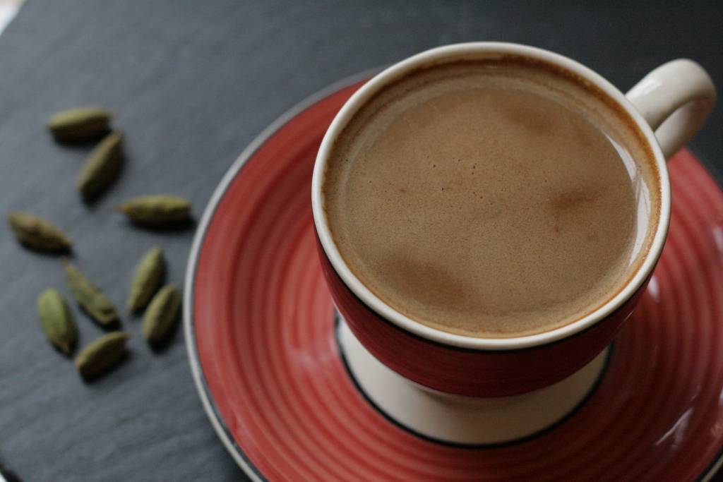 Кофе с кардамоном: польза и вред, рецепты, как добавлять
