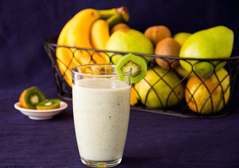 Как сделать смузи из банана и яблока. банановые смузи – рецепты вкусных коктейлей. оздоравливающий зеленый смузи с бананом.