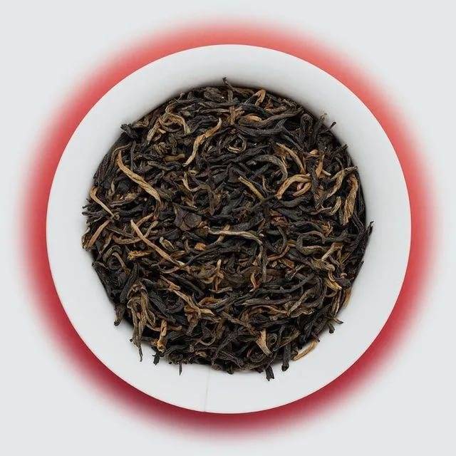 Китайский красный чай с нотками цветочных композиций