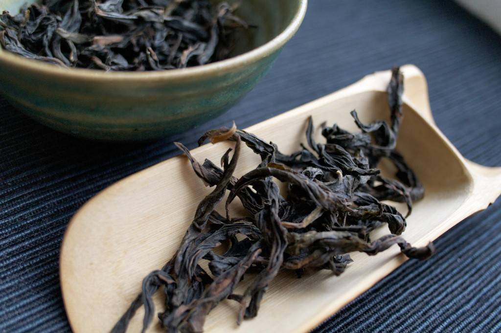 Да хун пао (большой красный халат): свойства чая, чем полезен, действие, эффект, как правильно заварить, противопоказания