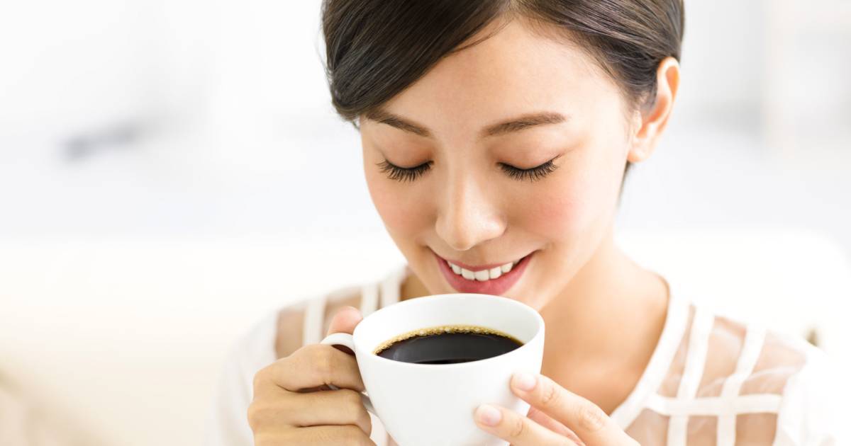 Как избавится от налета кофе на зубах