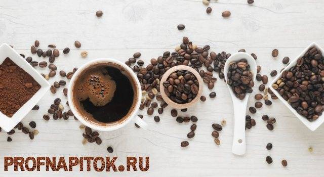 Кофе выводит воду. Слабит ли кофе. Воздействие кофе на почки. Жуки пьют кофе. Как кофе влияет на почки.