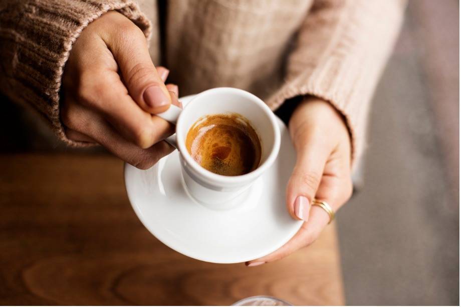 Стоит ли пить кофе на пустой желудок?