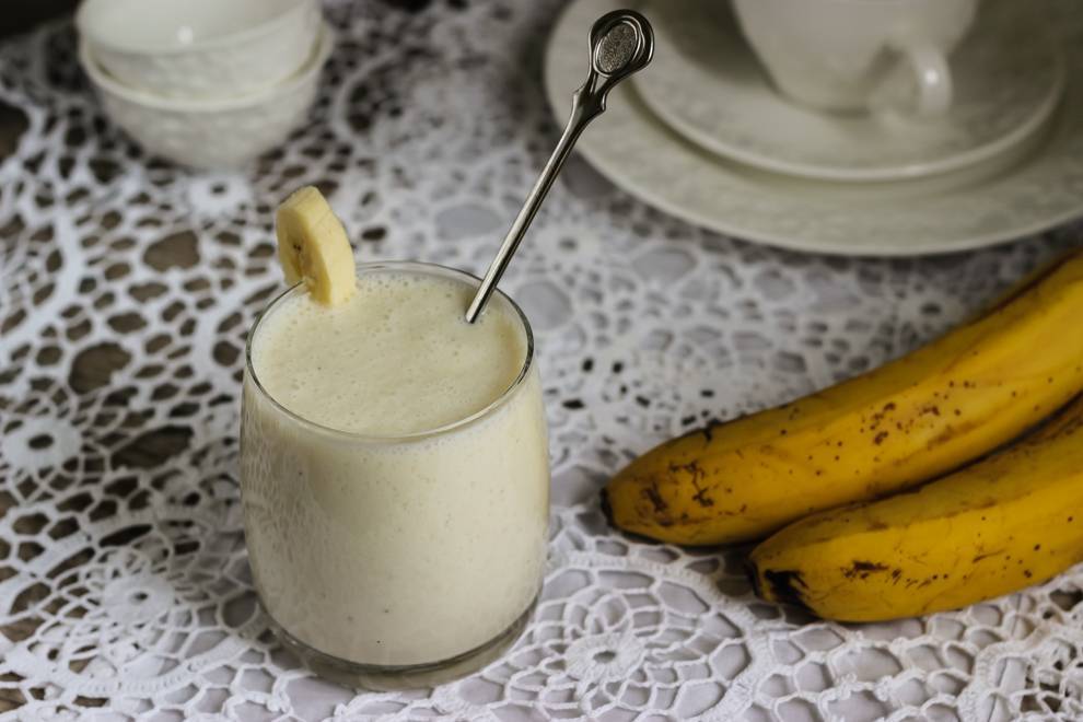 Смузи с бананом - 12 быстрых рецептов для блендера с фото