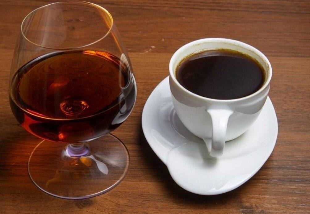 Смешанное употребление алкоголя с кофе или кофеином