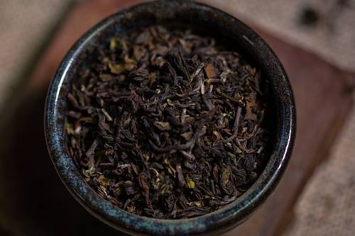 10 целебных свойств черного чая из индийской провинции дарджилинг: полезные качества, сбор и сушка, сорта, как заваривать и пить
