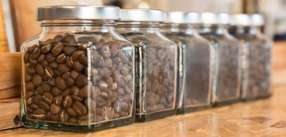 Как хранить молотый кофе в домашних условиях: полезные советы по соблюдению сроков и условий хранения
