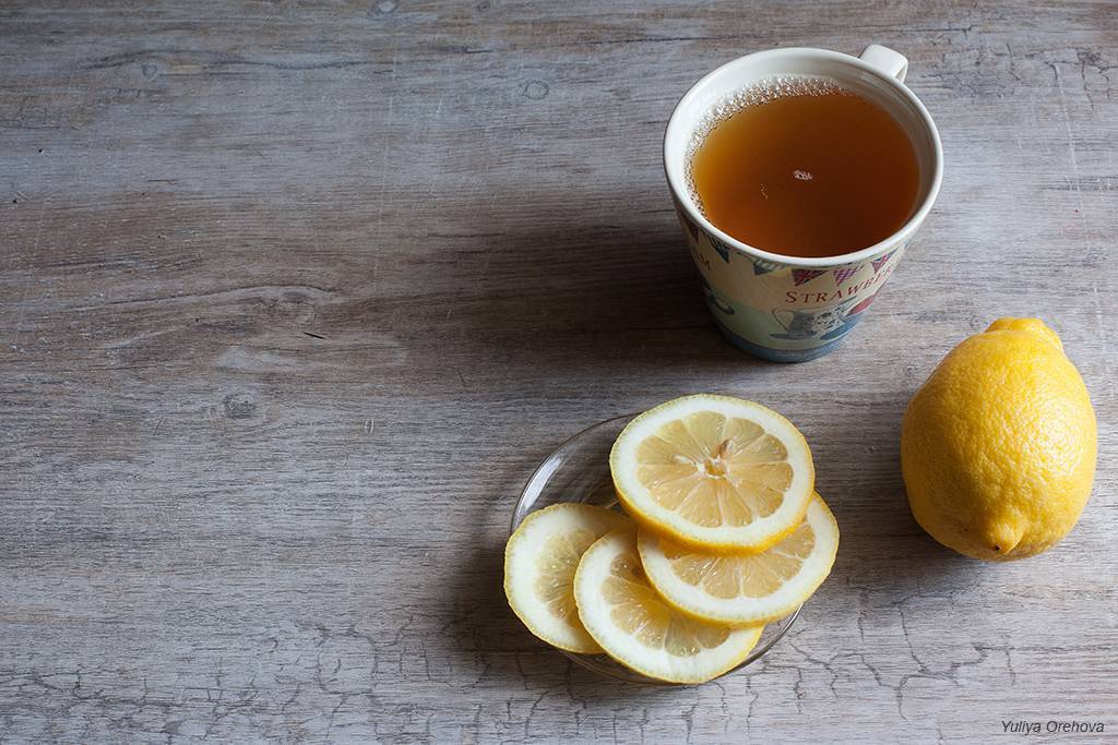 Чай с лимоном повышает настроение, способствует похудению и борется с вирусами