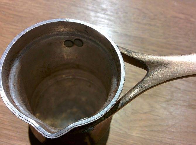 Как почистить турку от пригоревшего кофе и накипи
