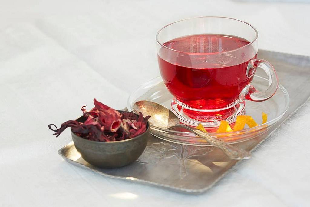 Чай каркаде: польза и вред, в какое время пить, повышает или понижает давление