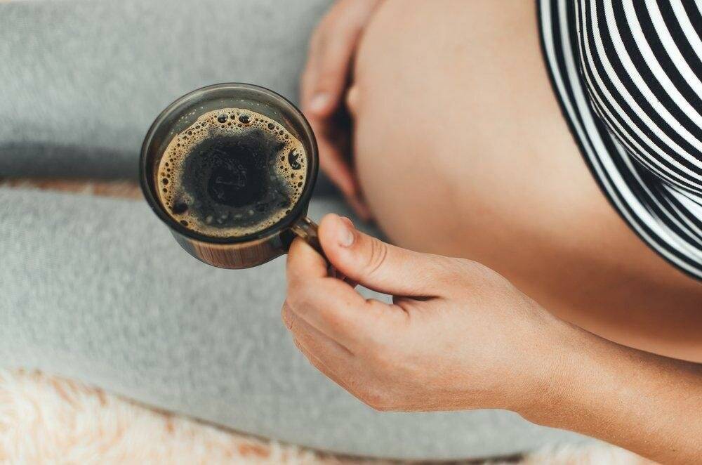 Можно ли кофе беременным: потенциальные риски для ребенка и полезные замены кофеину