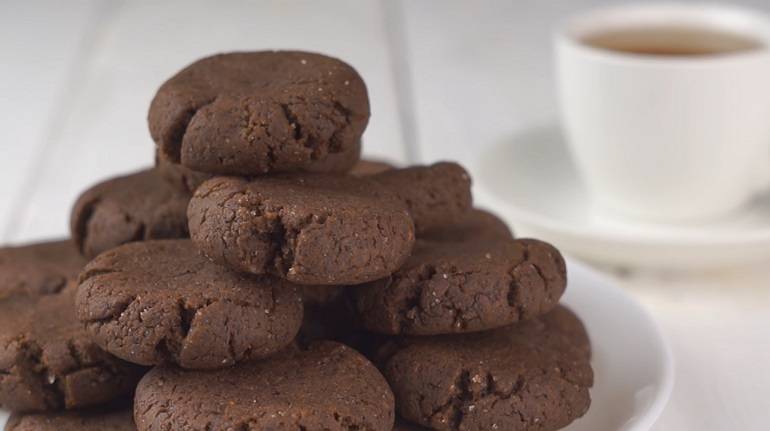Шоколадная колбаса из печенья и какао — 9 классических рецептов