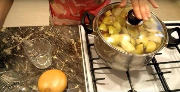 Как сварить компот из яблок в кастрюле вкусно и правильно