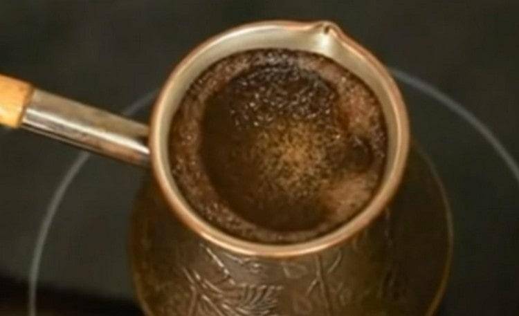 Как приготовить ☕ кофе с густой пенкой: 3 способа [+ видео]