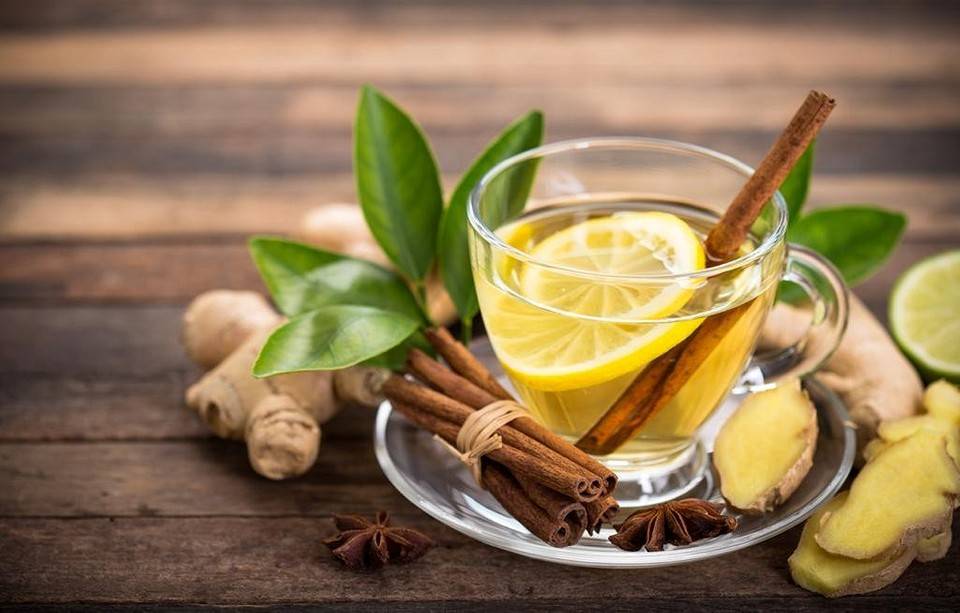 Имбирь, корица, мед, лимон: компоненты для полезного напитка
