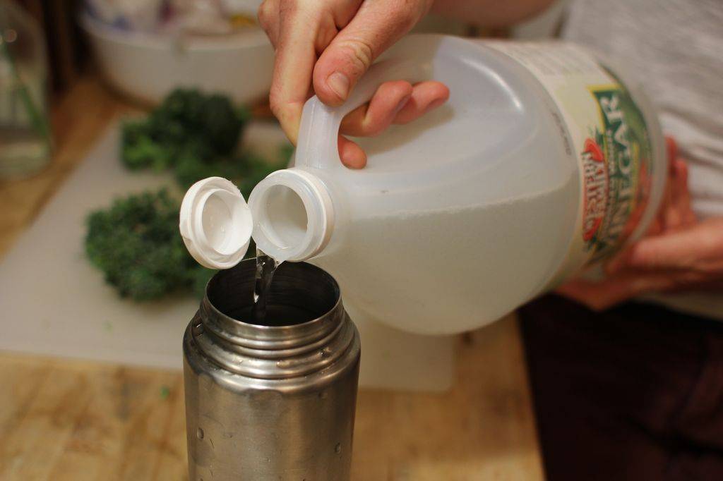 Как почистить термос от чайного налета внутри: не испортив его?