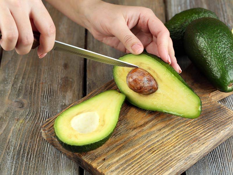Авокадо: как его едят и с чем сочетают в кулинарии