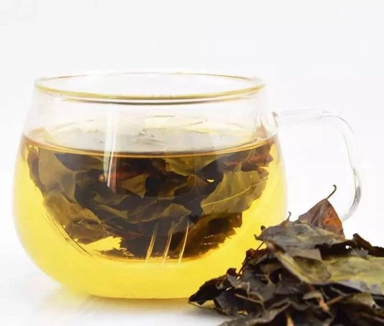 Чем полезен чай из листьев малины