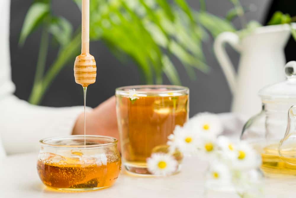 Почему нельзя добавлять мед в горячий чай?