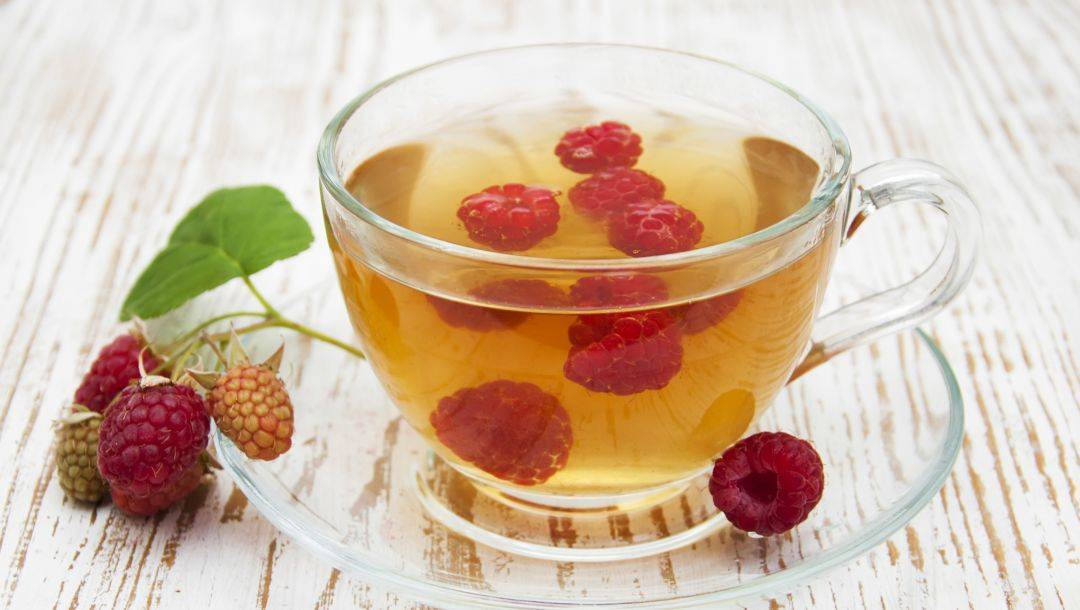 Можно ли пить чай с малиной при простуде, температуре, польза и вред чая с малиной при беременности