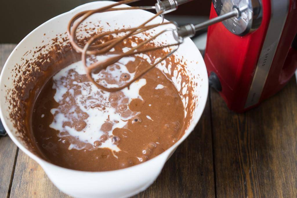 Шоколадная глазурь для торта - 8 вкусных рецептов