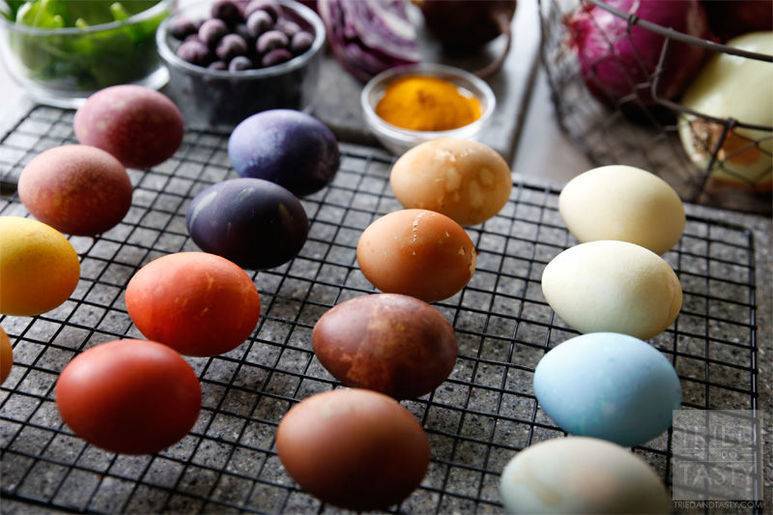 Как и чем покрасить яйца на пасху 2021 в домашних условиях. новые пасхальные идеи своими руками