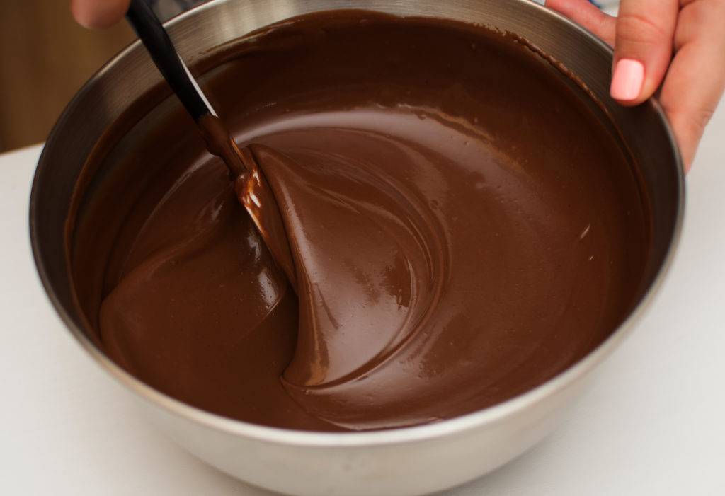 Как сделать шоколадную глазурь для торта?