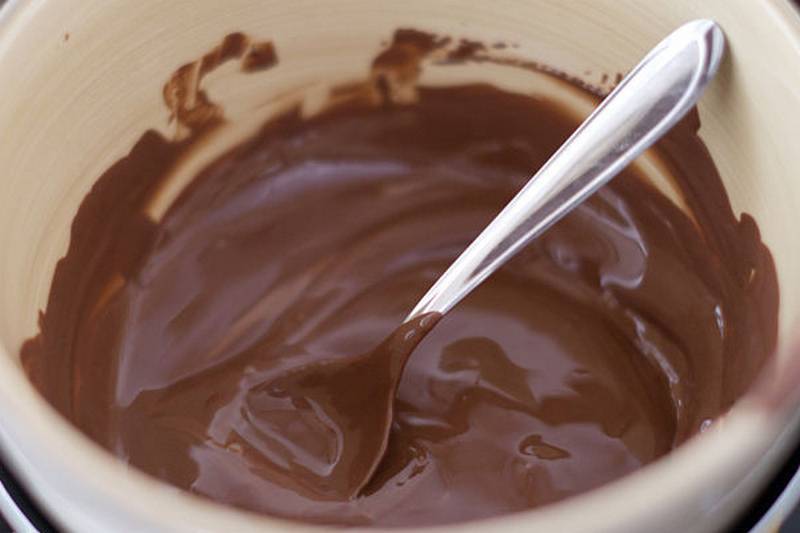 Шоколадный крем для торта из какао порошка, шоколада, сгущенки, масла и без. рецепт самый быстрый, простой со сливками, маскарпоне, сметаной. фото