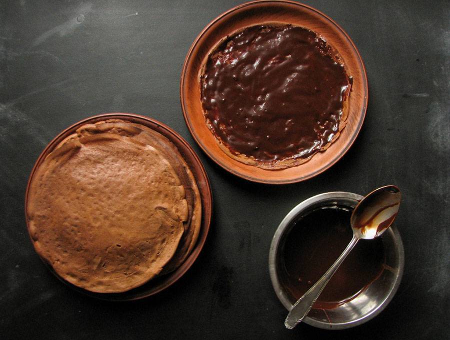Шоколадные блины на воде - 16 пошаговых фото в рецепте