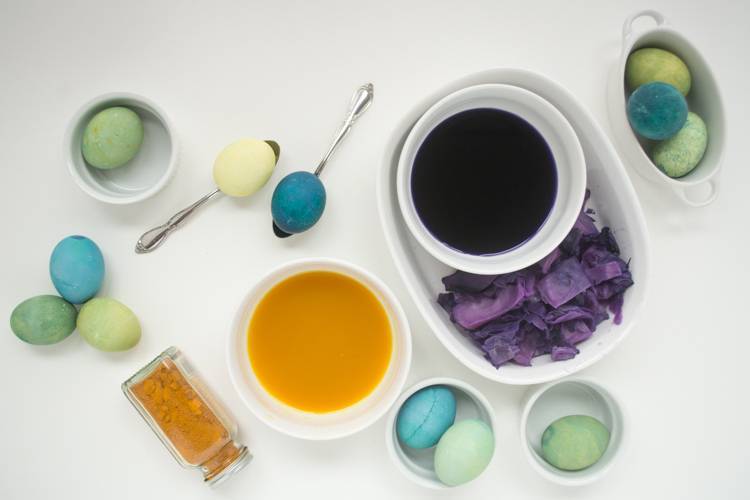 Натуральные красители для пасхальных яиц и способы окрашивания