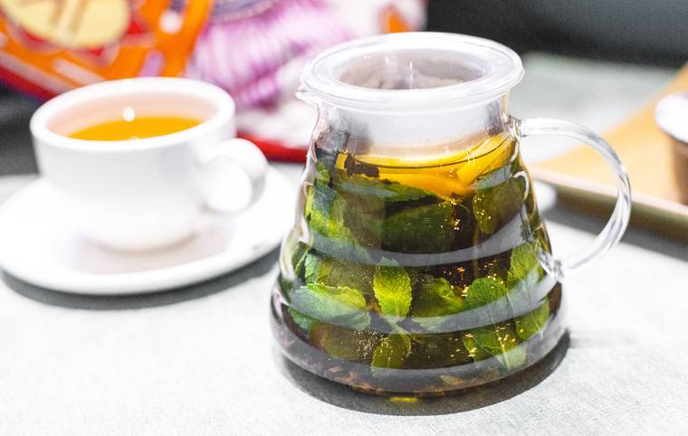 Как приготовить чай с мятой? интересные рецепты, польза и противопоказания