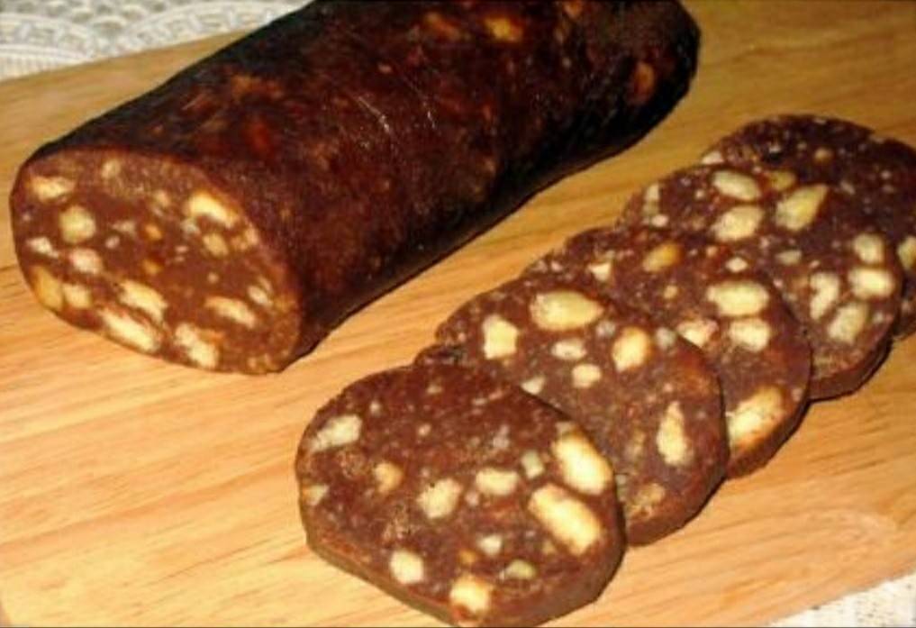 Шоколадная колбаса из печенья: пошаговый рецепт с фото